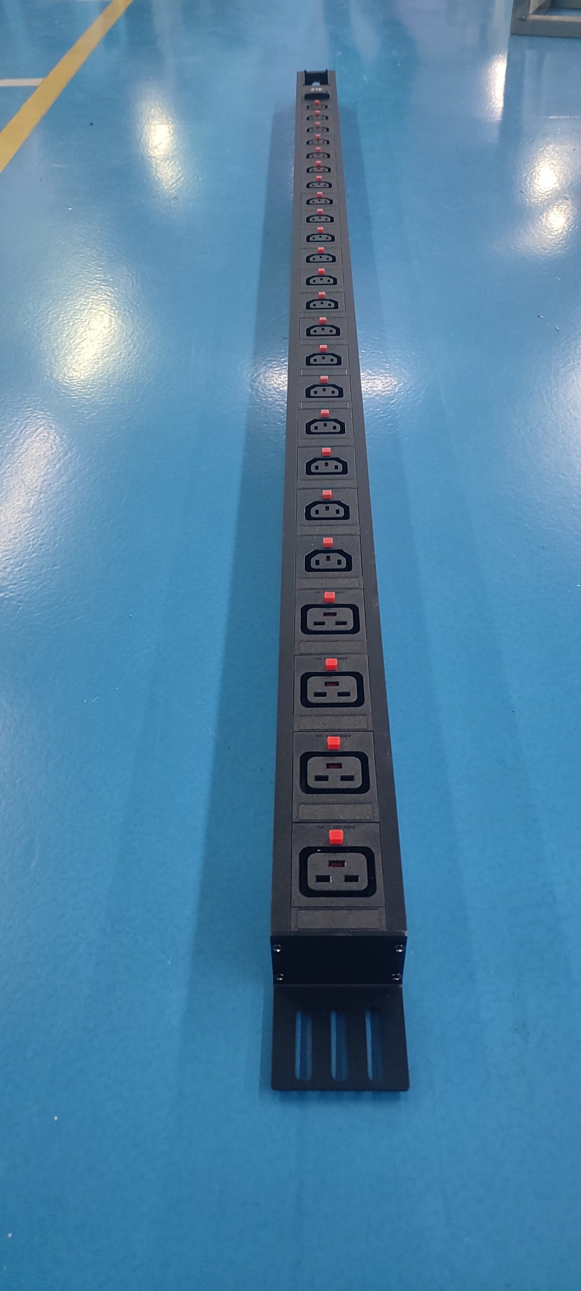 GDE-32A-lgt-20C13+4C19-FT-A product image 1