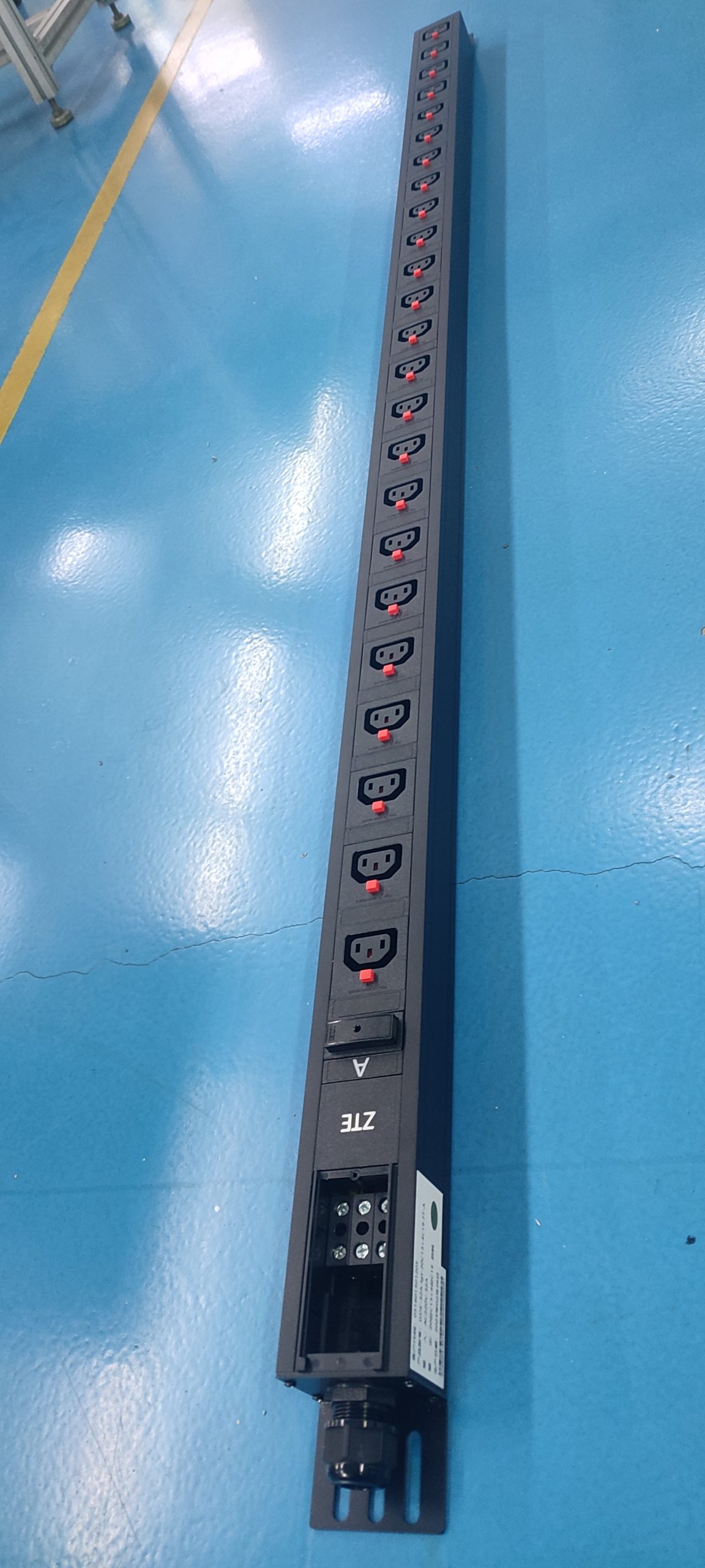 GDE-32A-lgt-20C13+4C19-FT-A product image 2