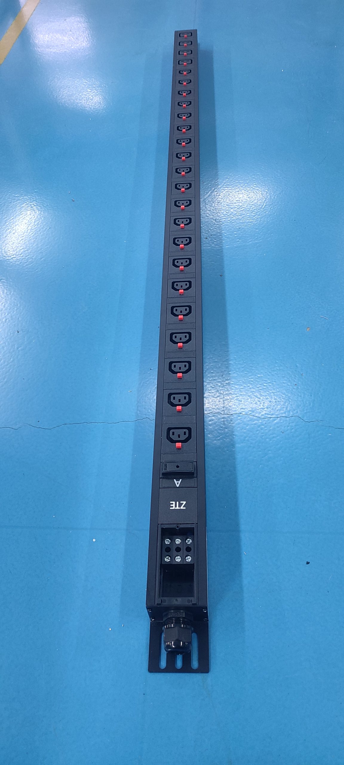 GDE-32A-lgt-20C13+4C19-FT-A product image 3
