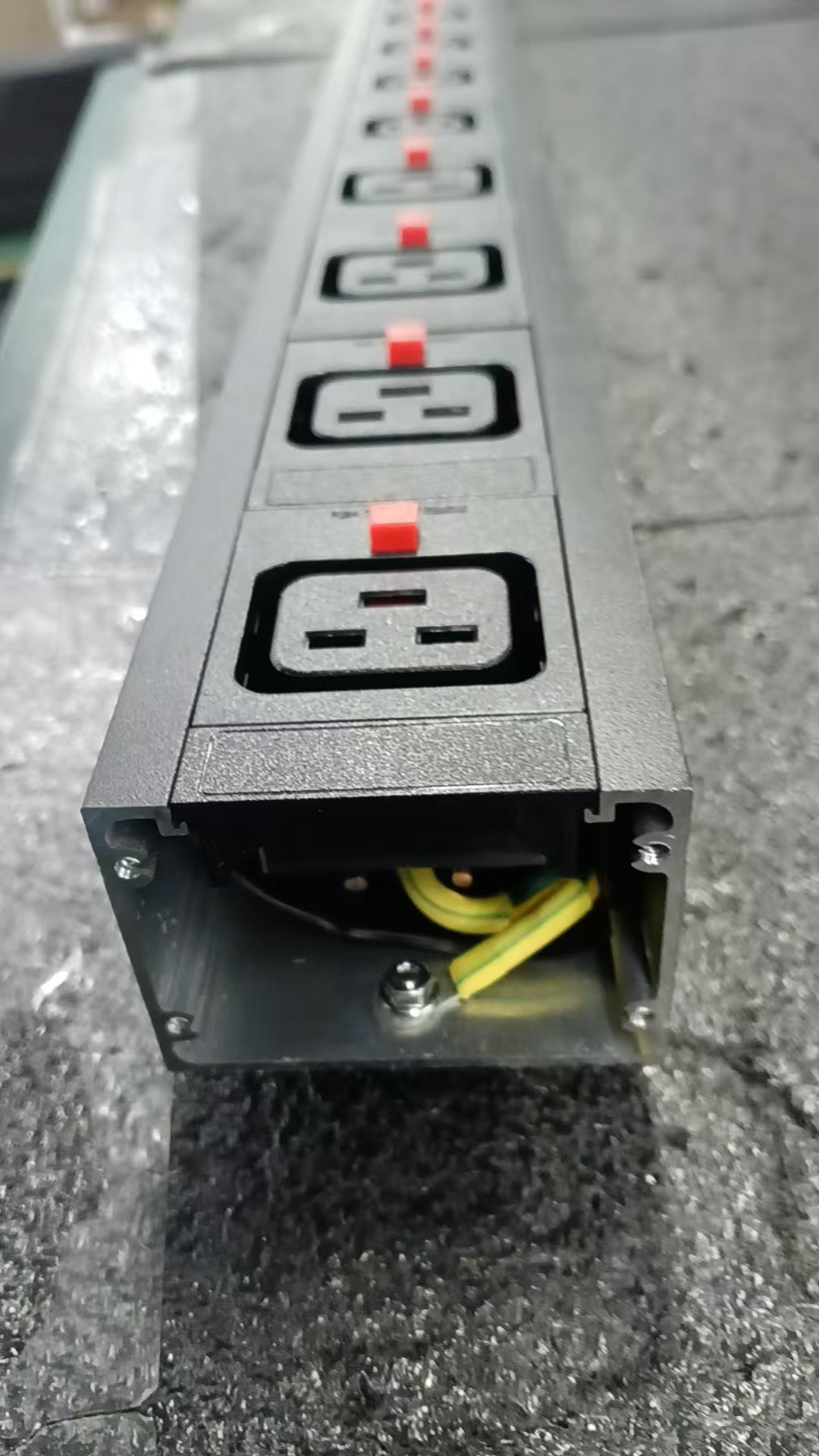 GDE-32A-lgt-20C13+4C19-FT-A product image 6