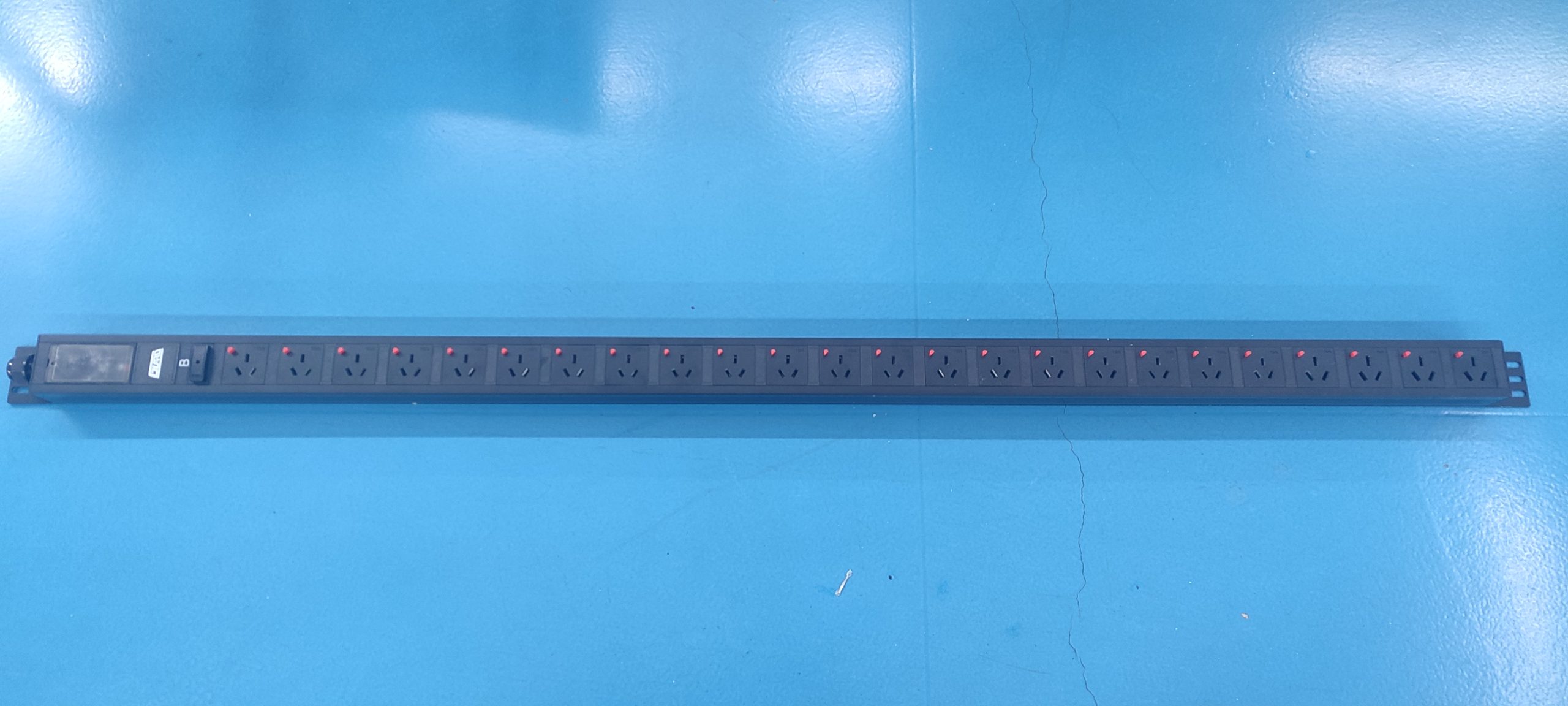 PDU-AC220V-32A-20GB10A+4GB16A product image 3