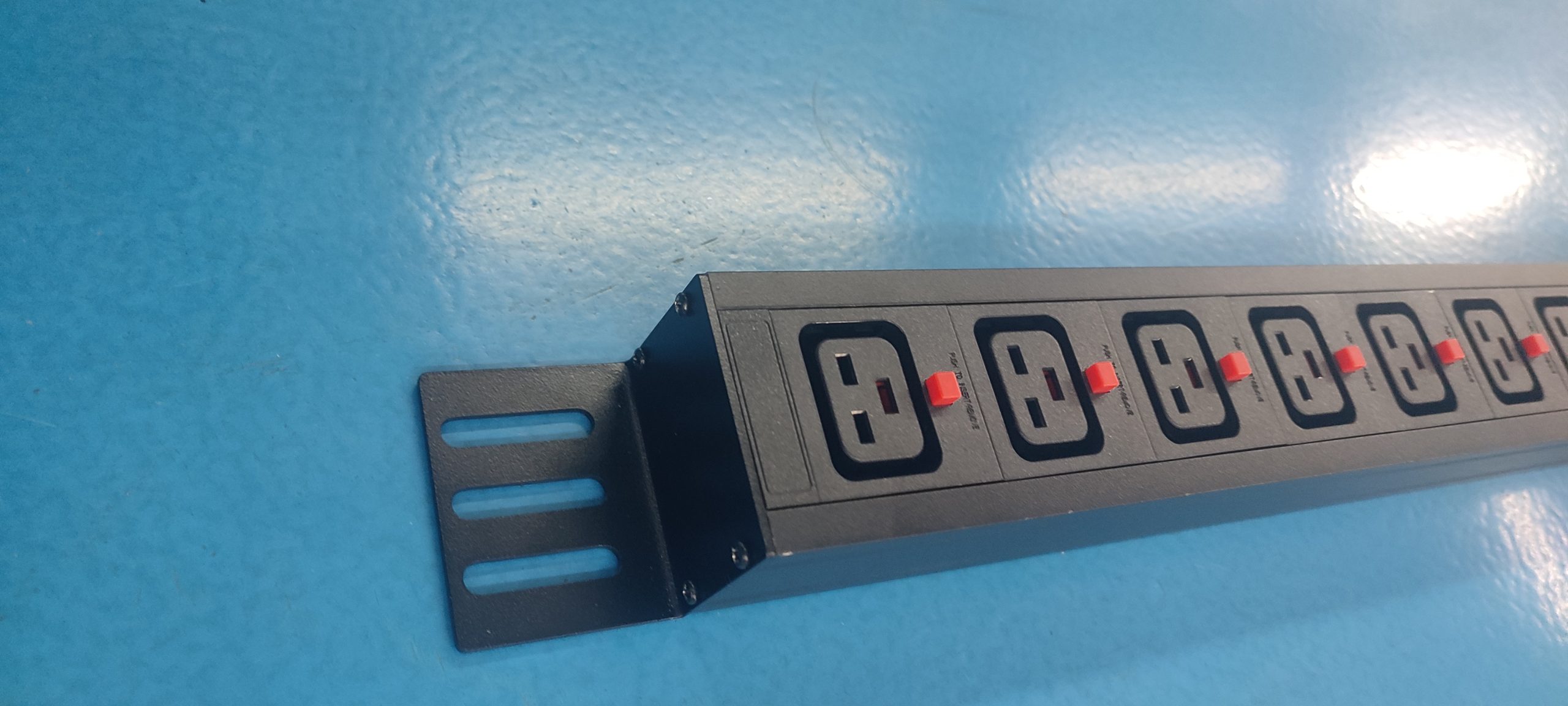 GDE-40A-lgt-16C13+8C19-FT-A product image 1