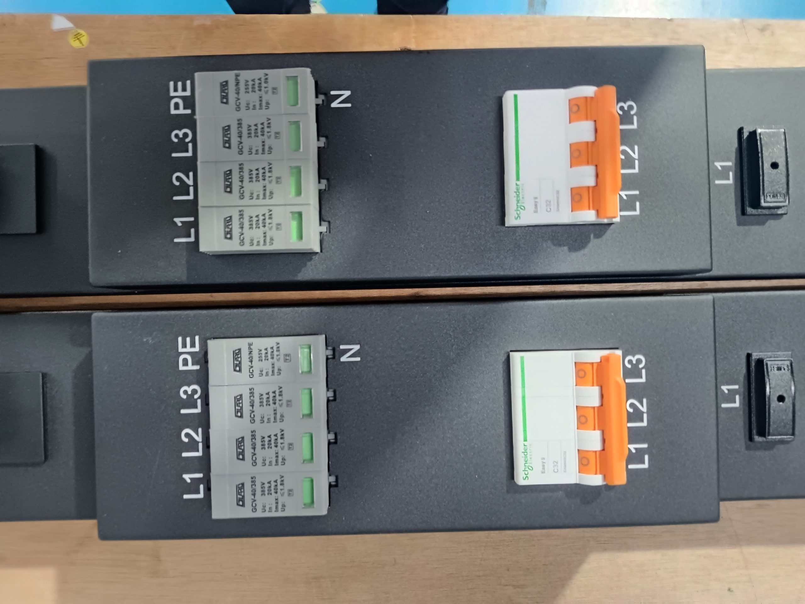 PDU-AC380V-32A3P-F-M-SPD-12GB10A+12GB16A-A-GDE product image 1