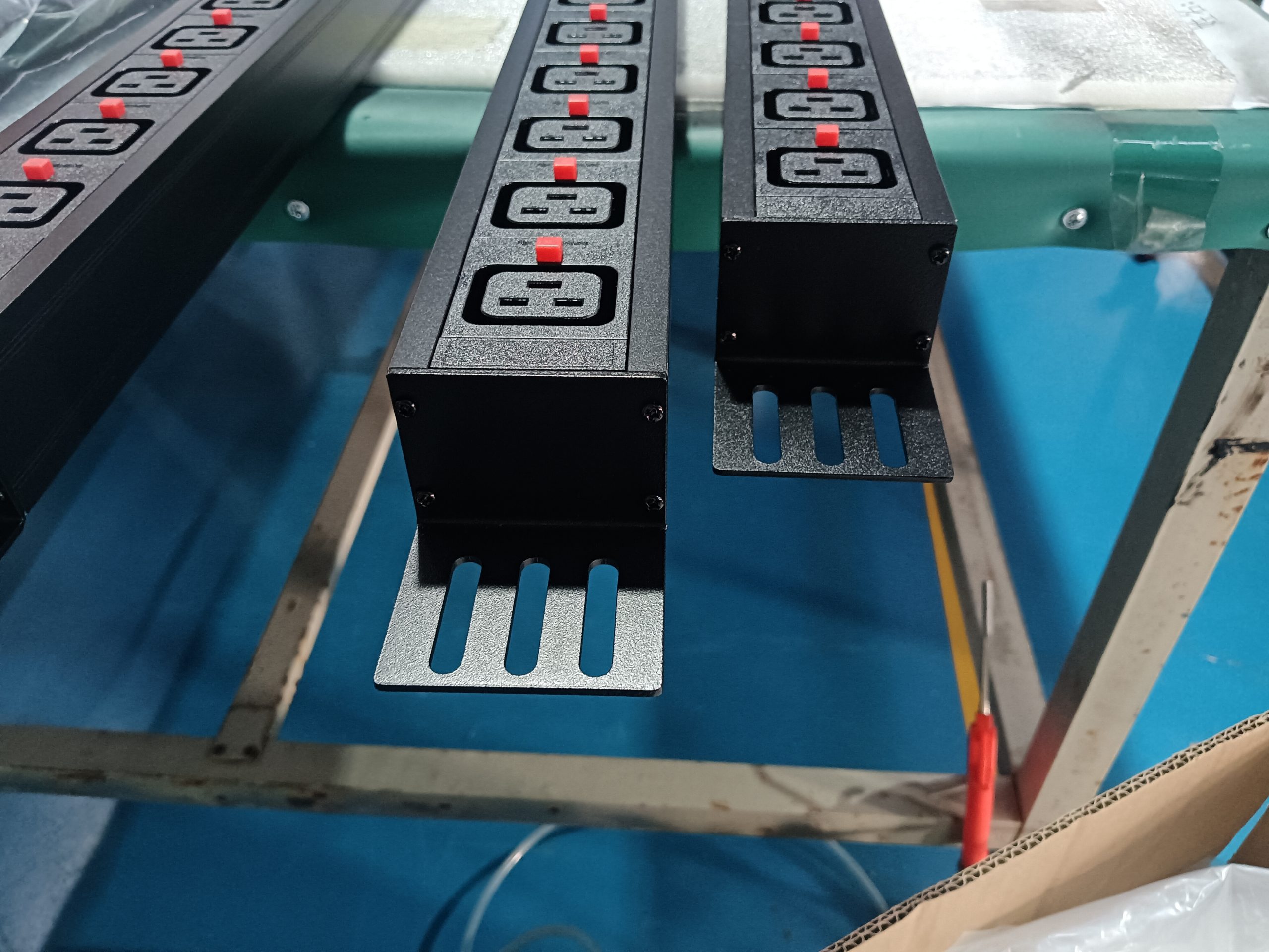 PDU-AC220V-32A-GFM-D5-20C13+10C19-GDE-32A1P-lgt-20C13+10C19-FT product image 3