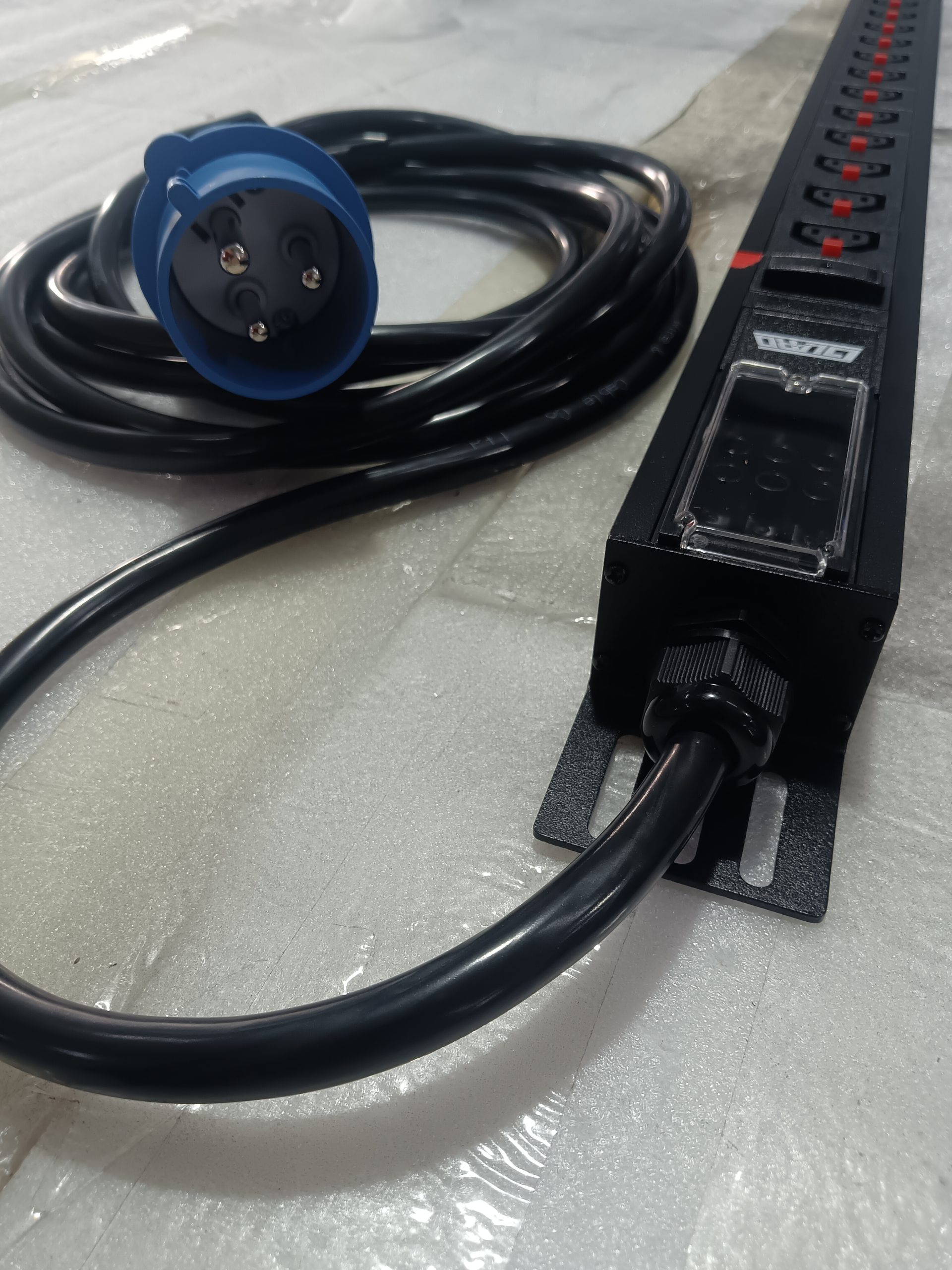PDU-AC220V-32A-GFM-D5-20C13+10C19-GDE-32A1P-lgt-20C13+10C19-FT product image 4