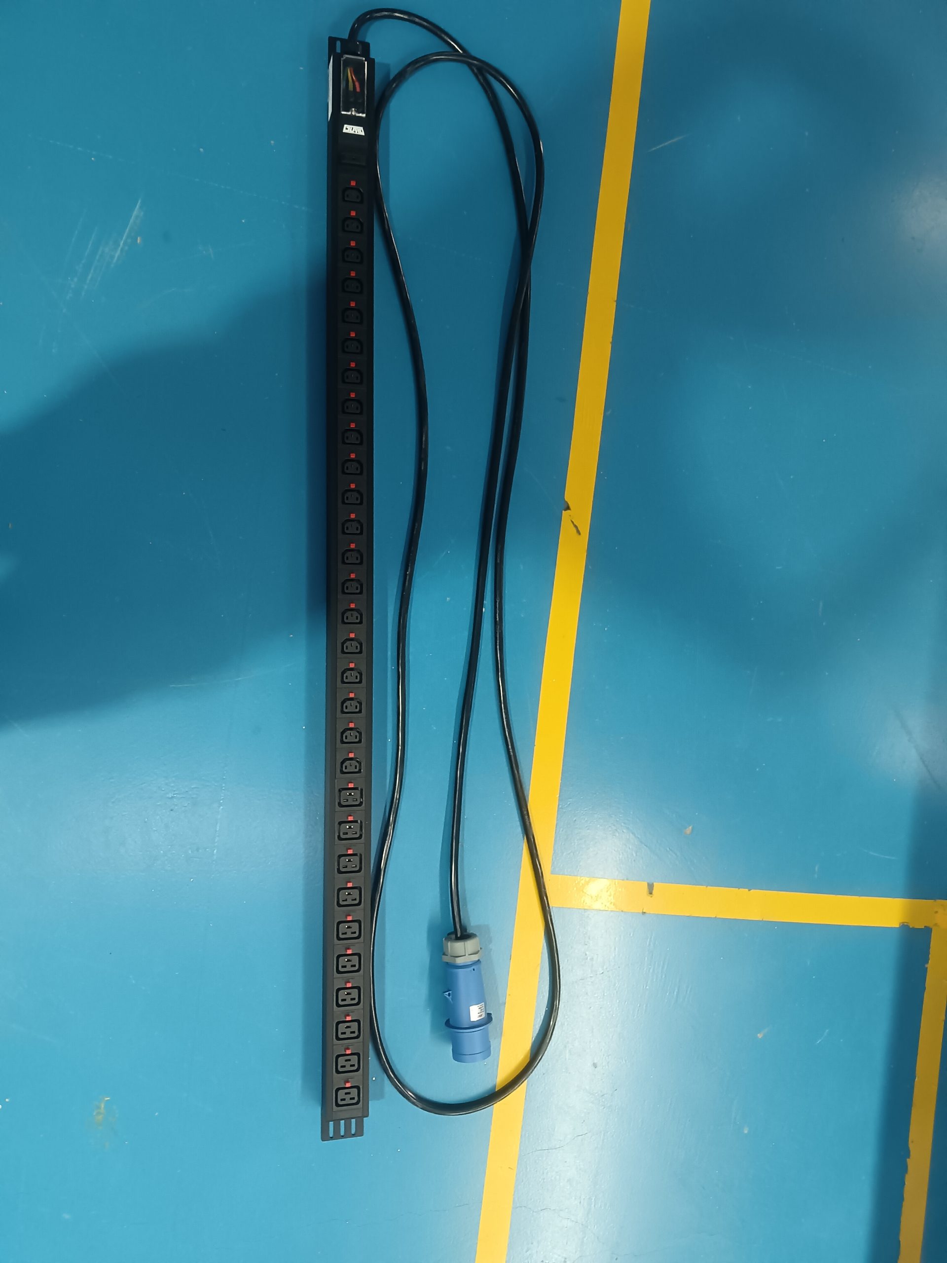 PDU-AC220V-32A-GFM-D5-20C13+10C19-GDE-32A1P-lgt-20C13+10C19-FT product image 1