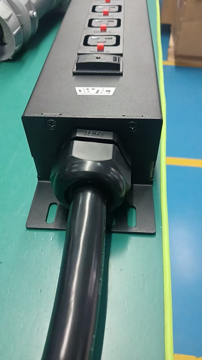 PDU-DC240V-80A-GFM-D3-5C19+2C13+5C19 product image 2