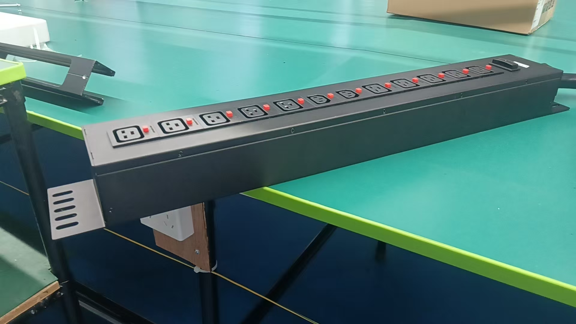 PDU-DC240V-80A-GFM-D3-5C19+2C13+5C19 product image 8