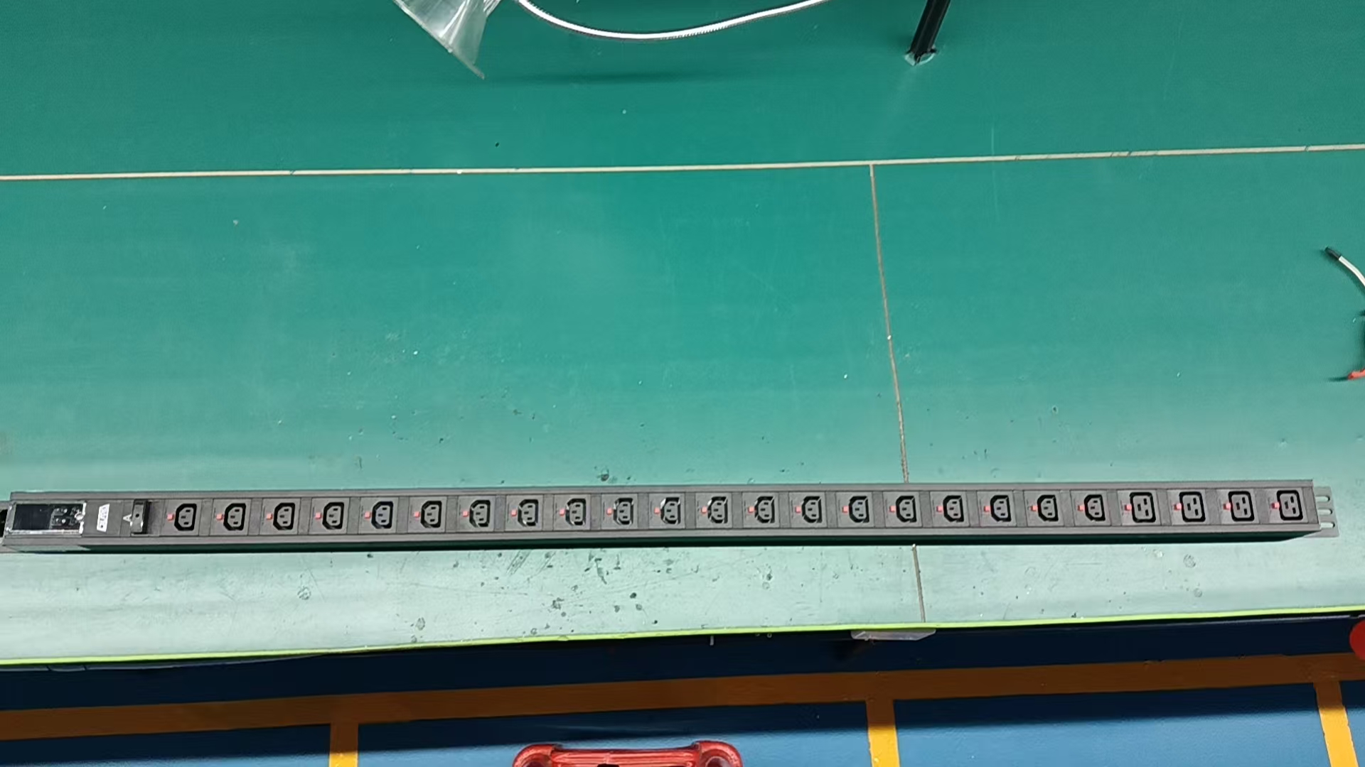 PDU-AC220V-32A-20C13+4C19 product image 1