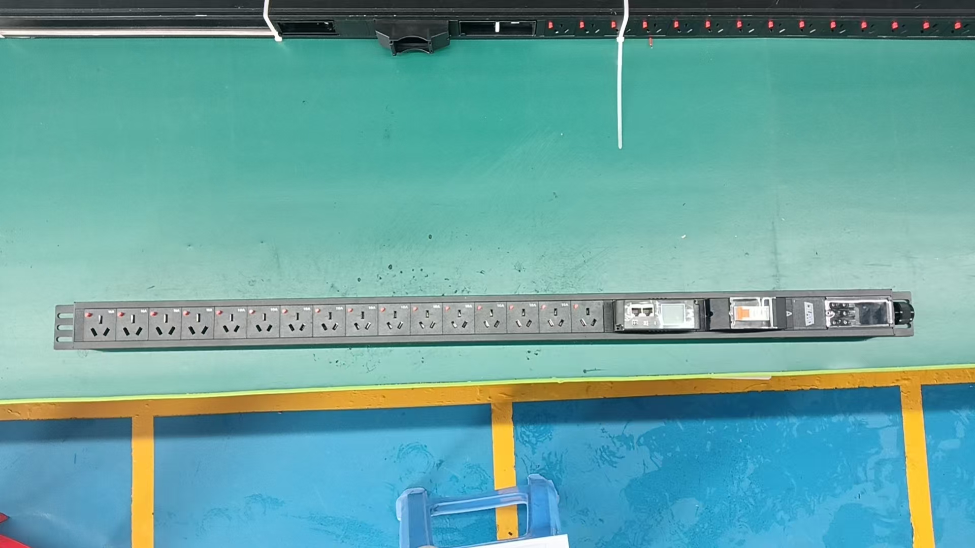 PDU-AC220V-32A1P-F-M-12GB10A+4GB16A product image 4